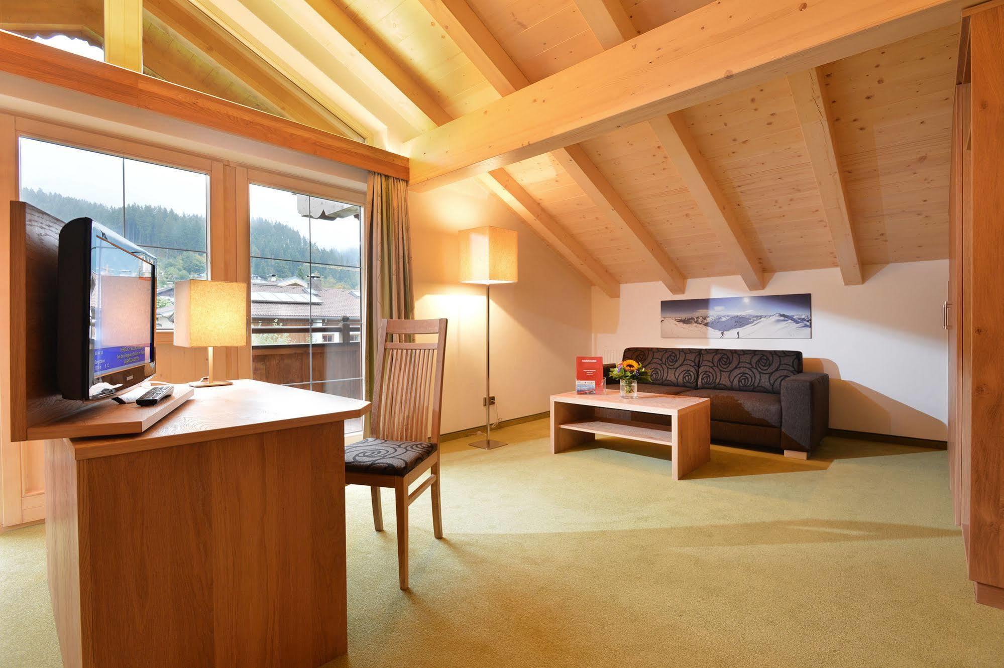 Hotel Reitlwirt Brixen im Thale Exterior photo