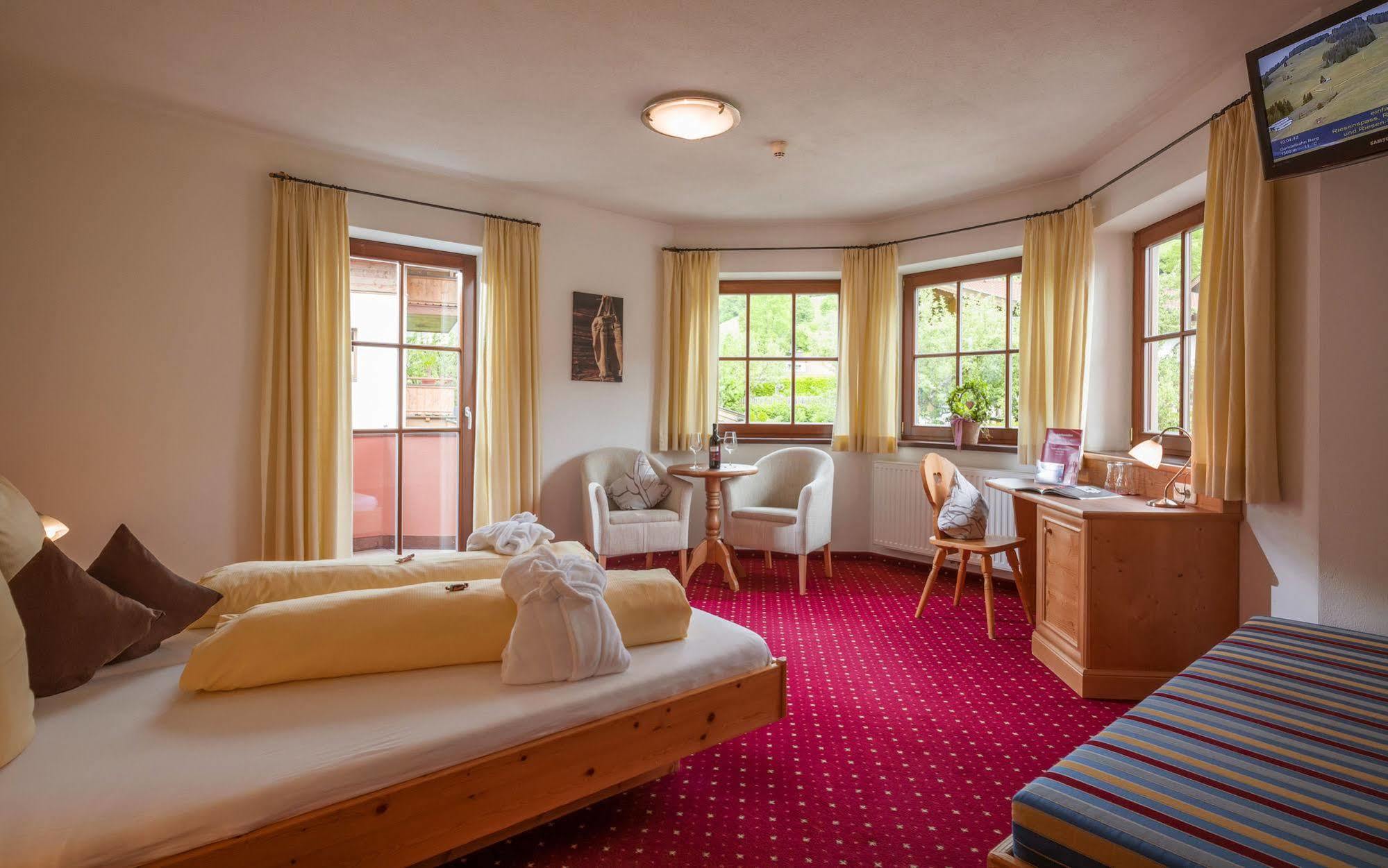 Hotel Reitlwirt Brixen im Thale Exterior photo